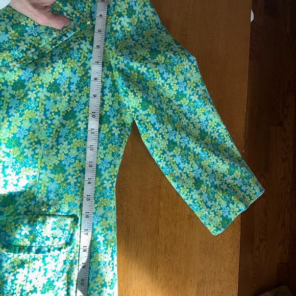David Brooks floral skirt suits. Size 8. Super cute outfit Daisy button details. - Picture 9 of 13